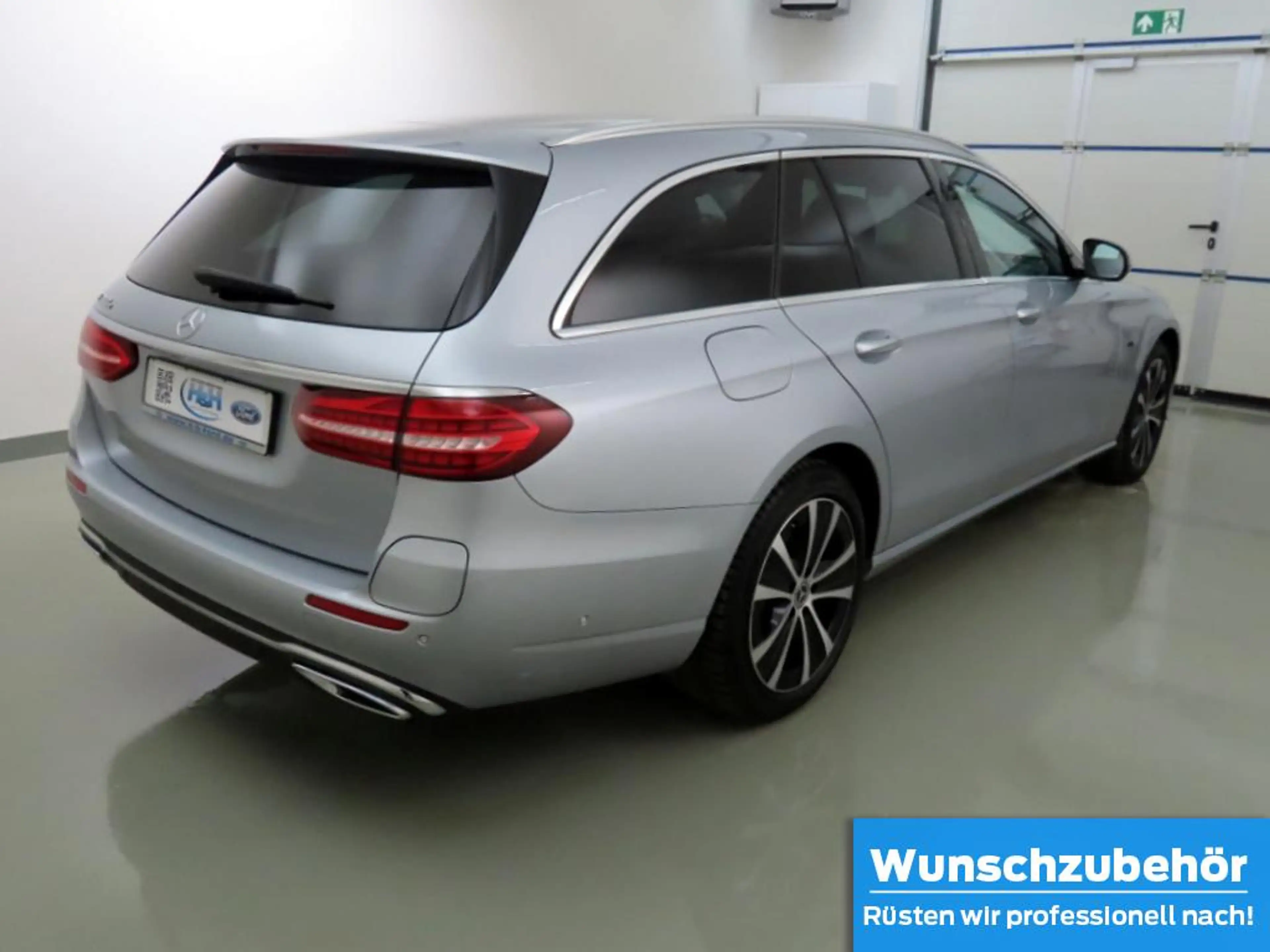 Mercedes-Benz E 300 e T-Modell PHEV Avantgarde LED+ParkPak — photo 4