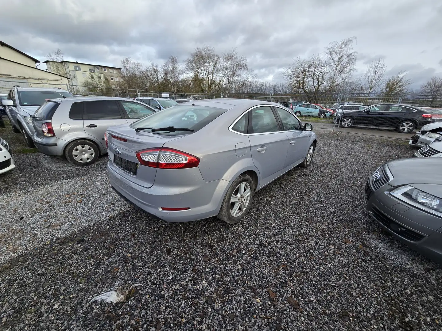 Ford Mondeo 2.0 TDCi Ambiente Szary - 2
