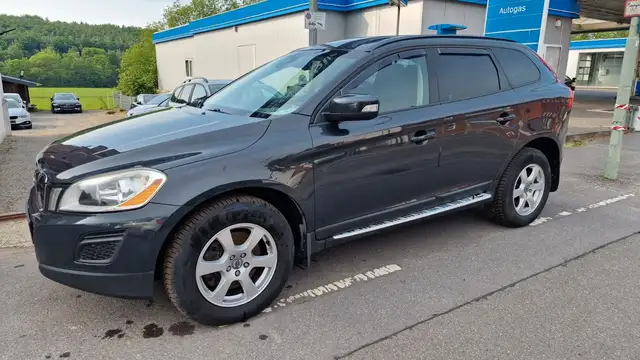 Volvo XC60 view 8