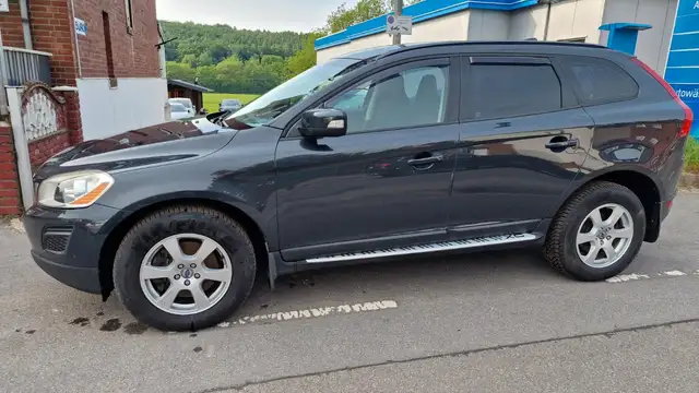 Volvo XC60 view 4