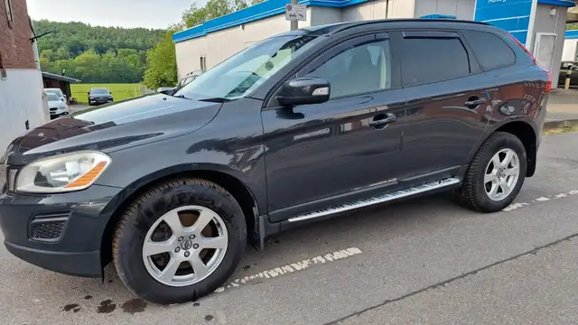 Volvo XC60 view 2