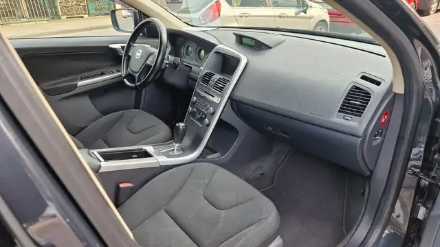 Volvo XC60 view 15