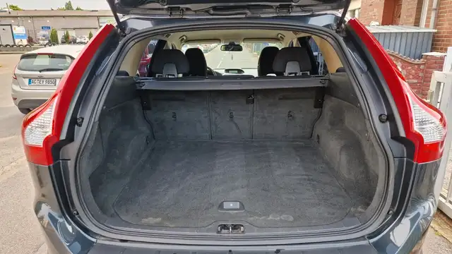 Volvo XC60 view 11