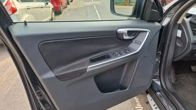 Volvo XC60 view 12