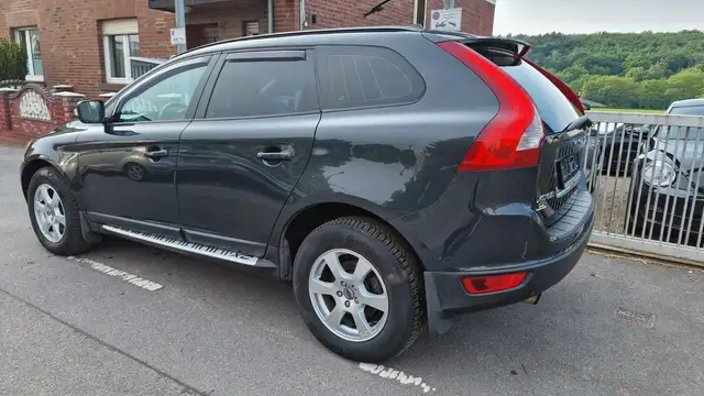 Volvo XC60 view 9