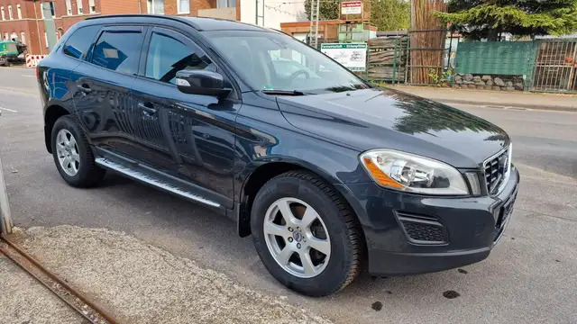 Volvo XC60 view 5