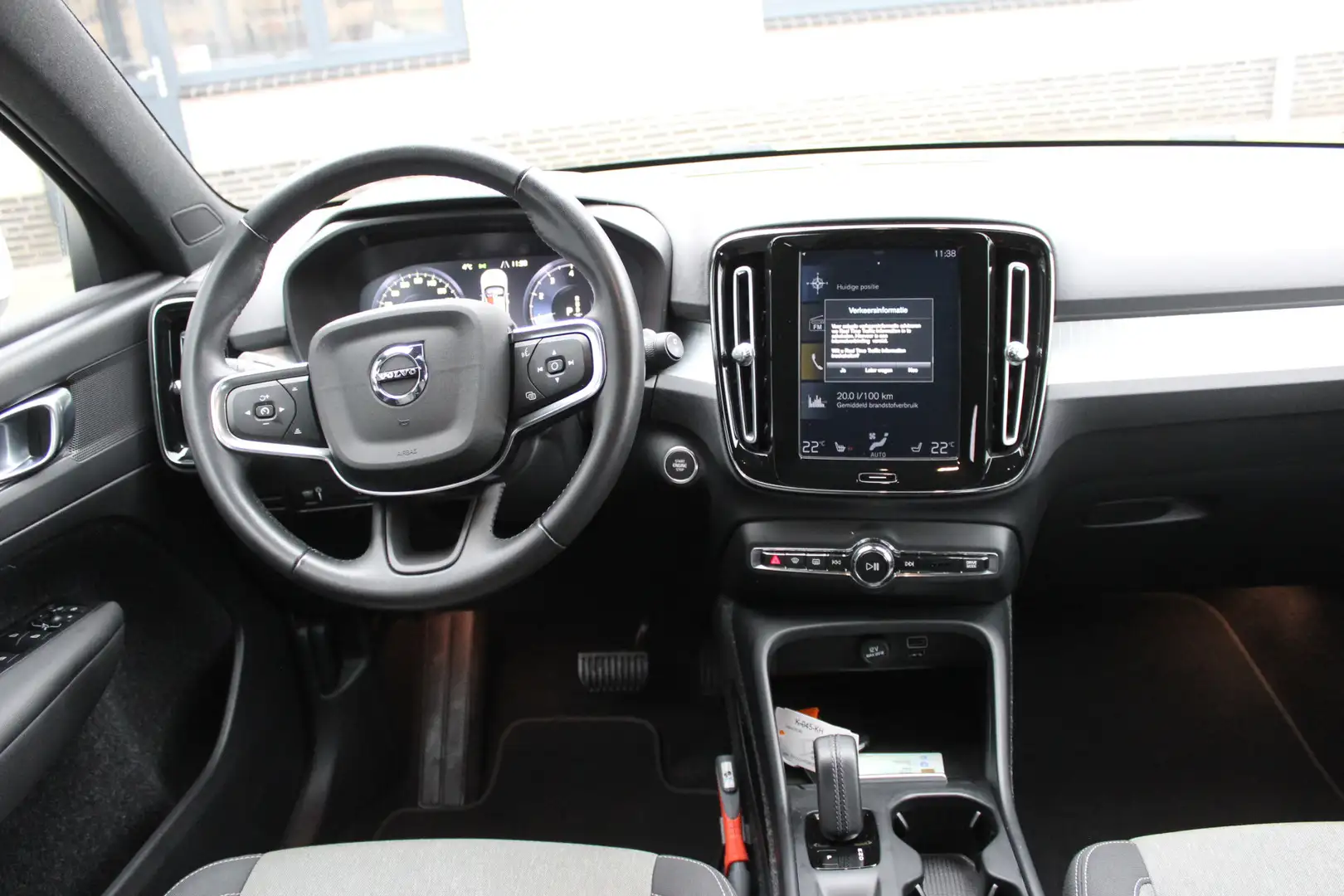 Volvo XC40 1.5 T2 Business Pro Climate pack | Adaptive cr. | Wit - 2