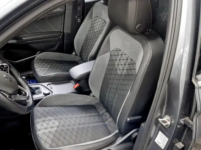 Volkswagen Tiguan Allspace view 9