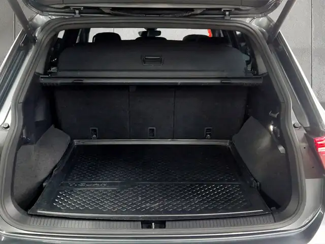 Volkswagen Tiguan Allspace view 14
