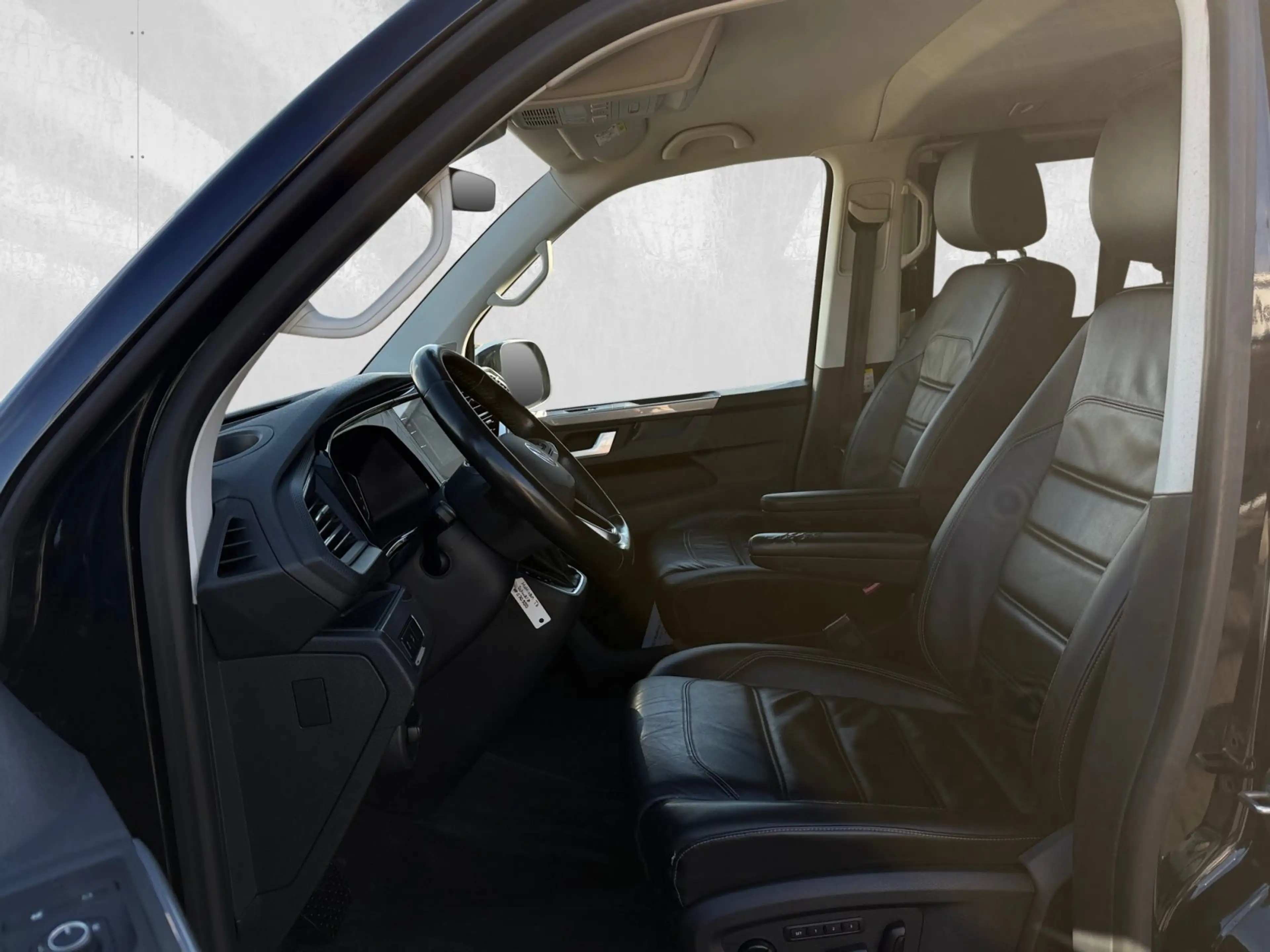 Volkswagen T6.1 Multivan 2.0 TDI DSG 4M Generation Six AHK/LEDER/STDHZG — photo 10