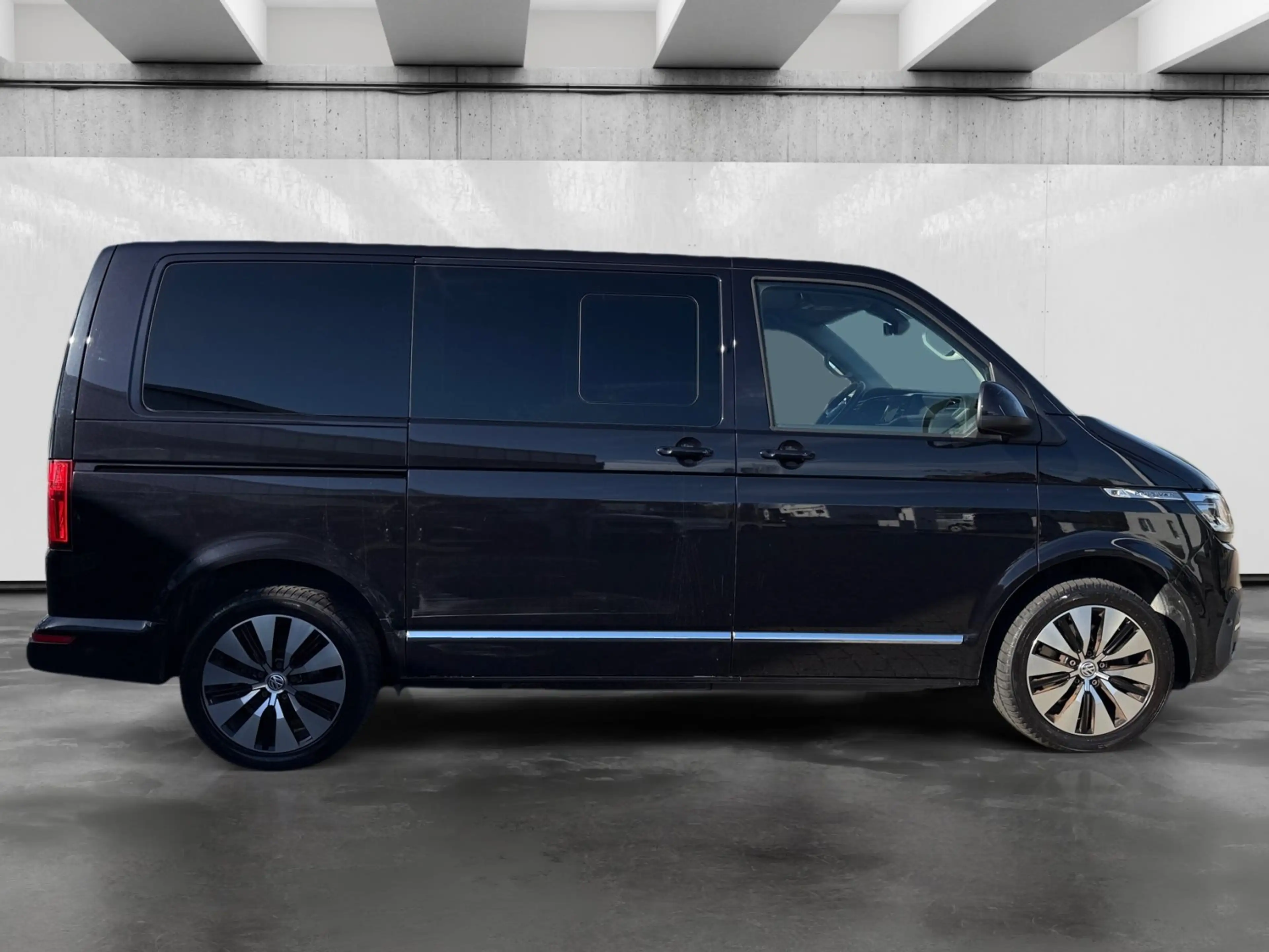 Volkswagen T6.1 Multivan 2.0 TDI DSG 4M Generation Six AHK/LEDER/STDHZG — photo 6