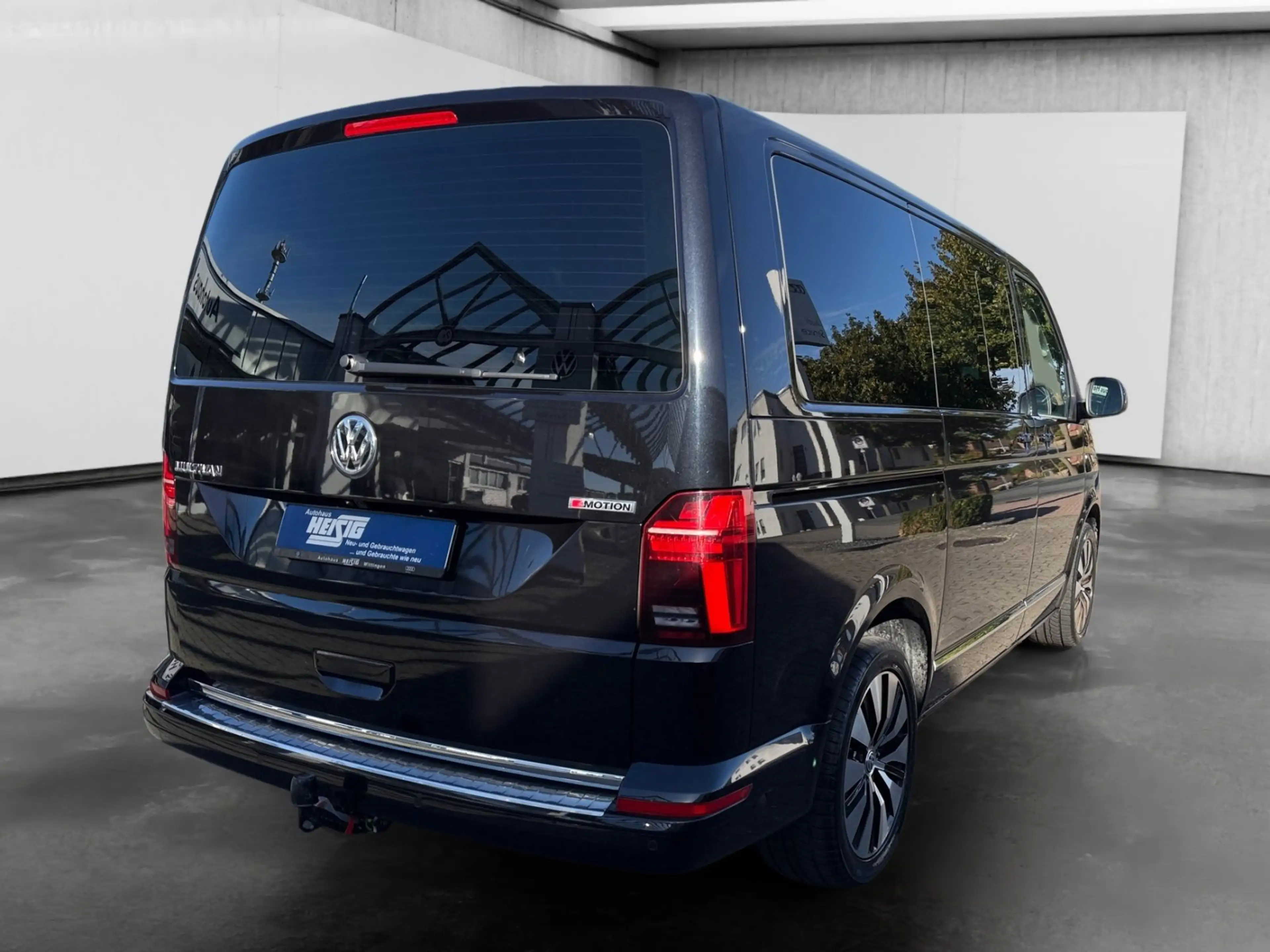 Volkswagen T6.1 Multivan 2.0 TDI DSG 4M Generation Six AHK/LEDER/STDHZG — photo 5