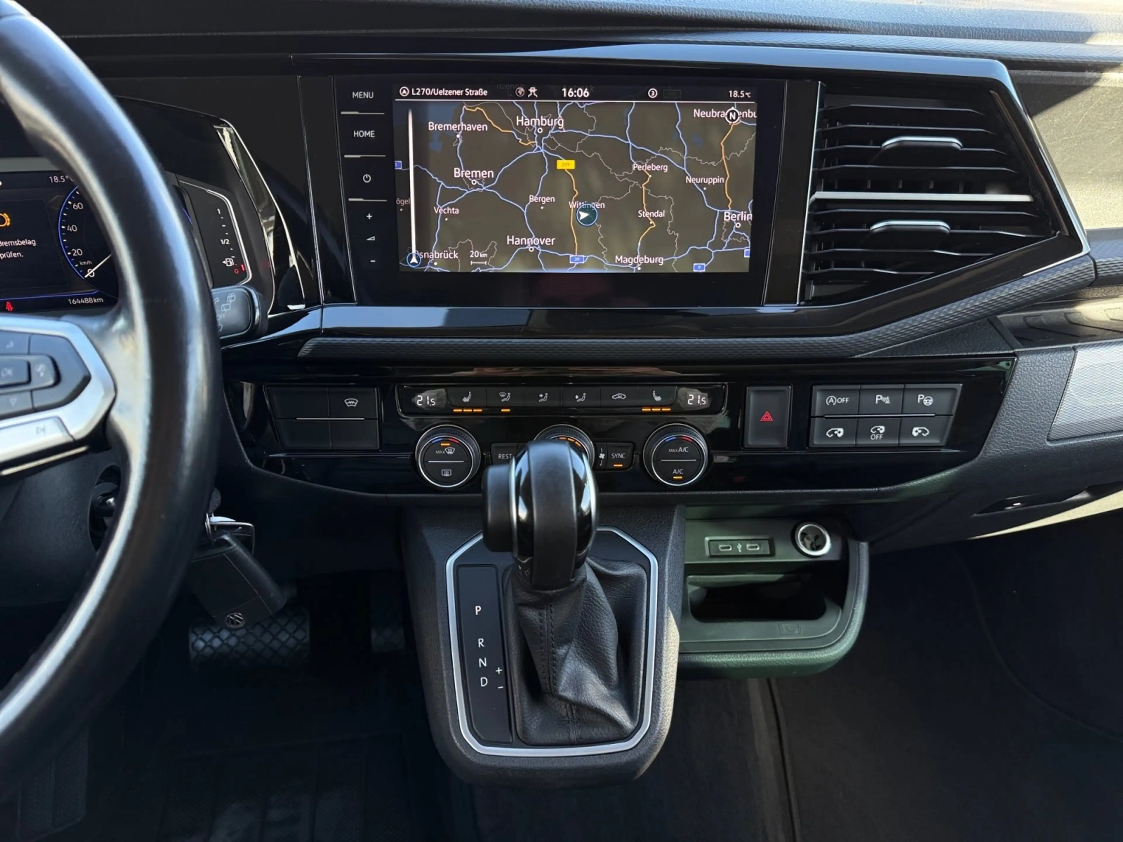 Volkswagen T6.1 Multivan 2.0 TDI DSG 4M Generation Six AHK/LEDER/STDHZG — photo 15