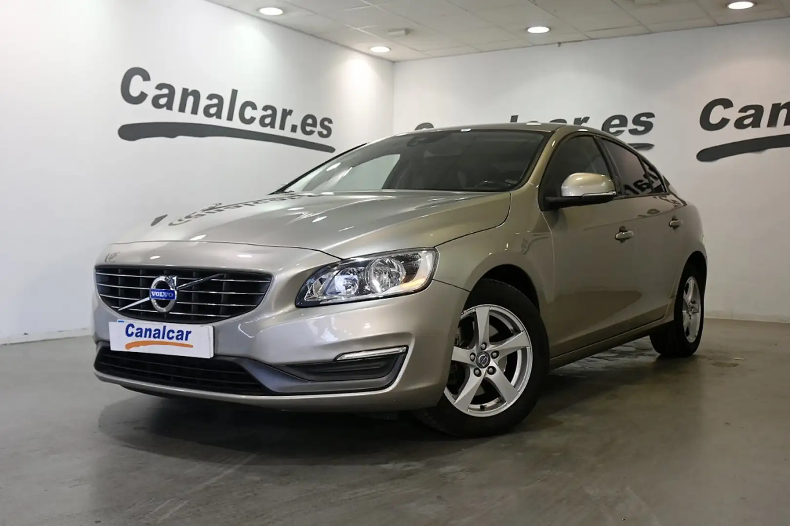 Volvo S60 D3 Momentum Beige - 1