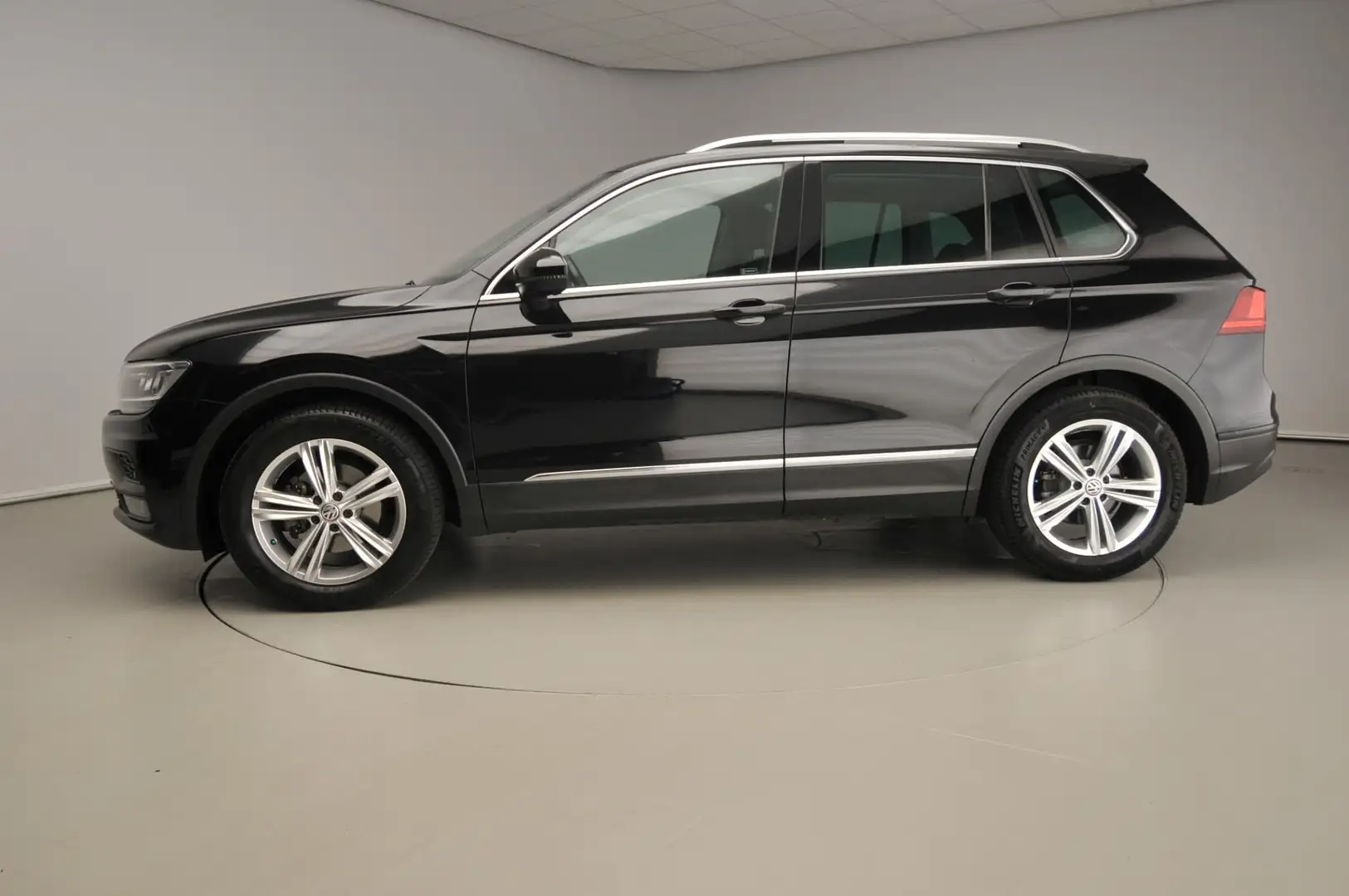 Volkswagen Tiguan 1.4 TSI Comfortline Business | Trekhaak | Panorama Zwart - 2