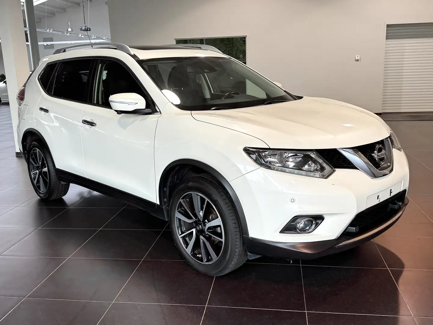Nissan X-Trail 1.6 dCi 2WD Tekna Trekhaak, Pdc - 2