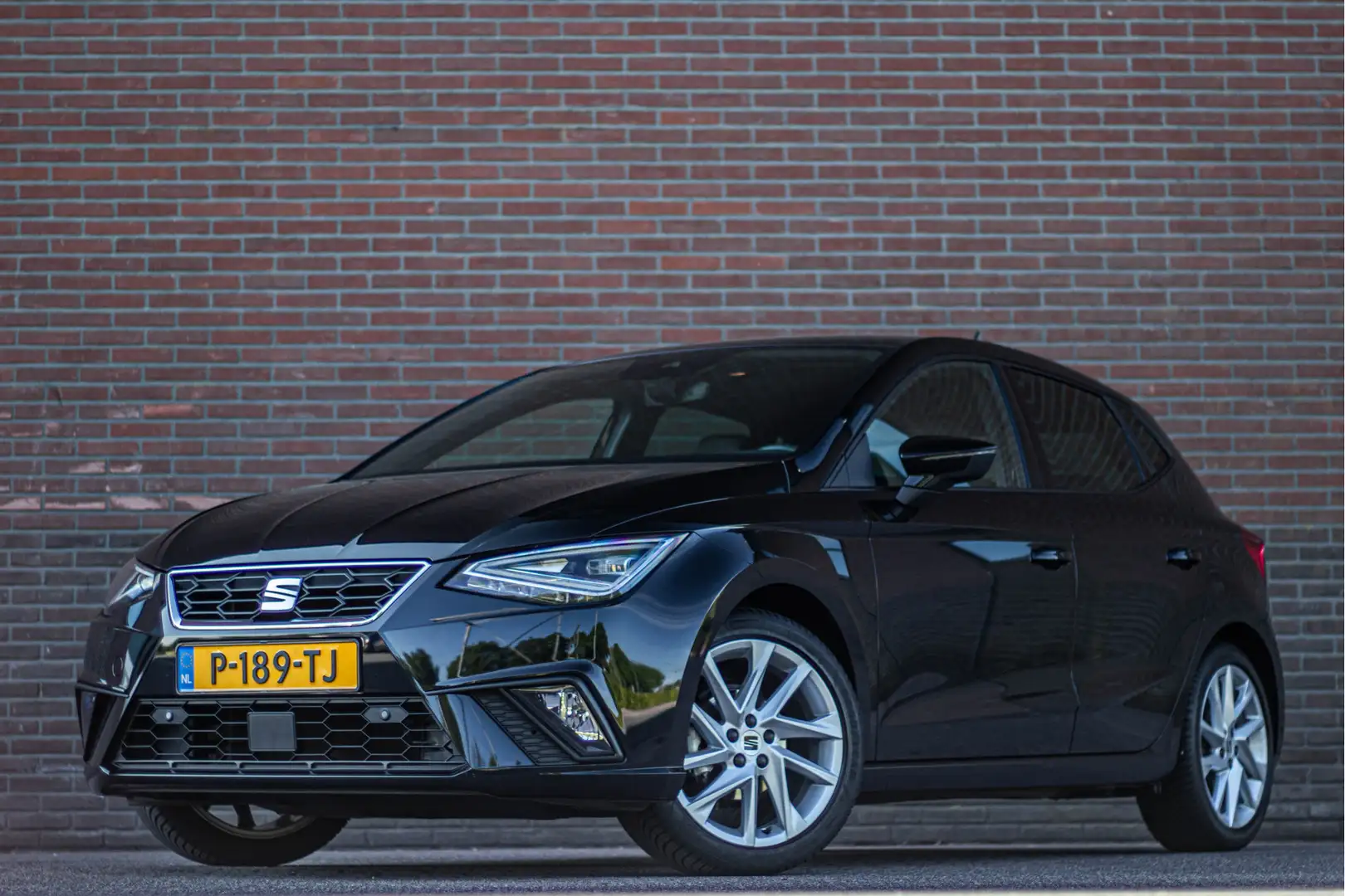 SEAT Ibiza 1.0 TSI FR Intense, Trekhaak, Stoelverwarming, Ada Schwarz - 1