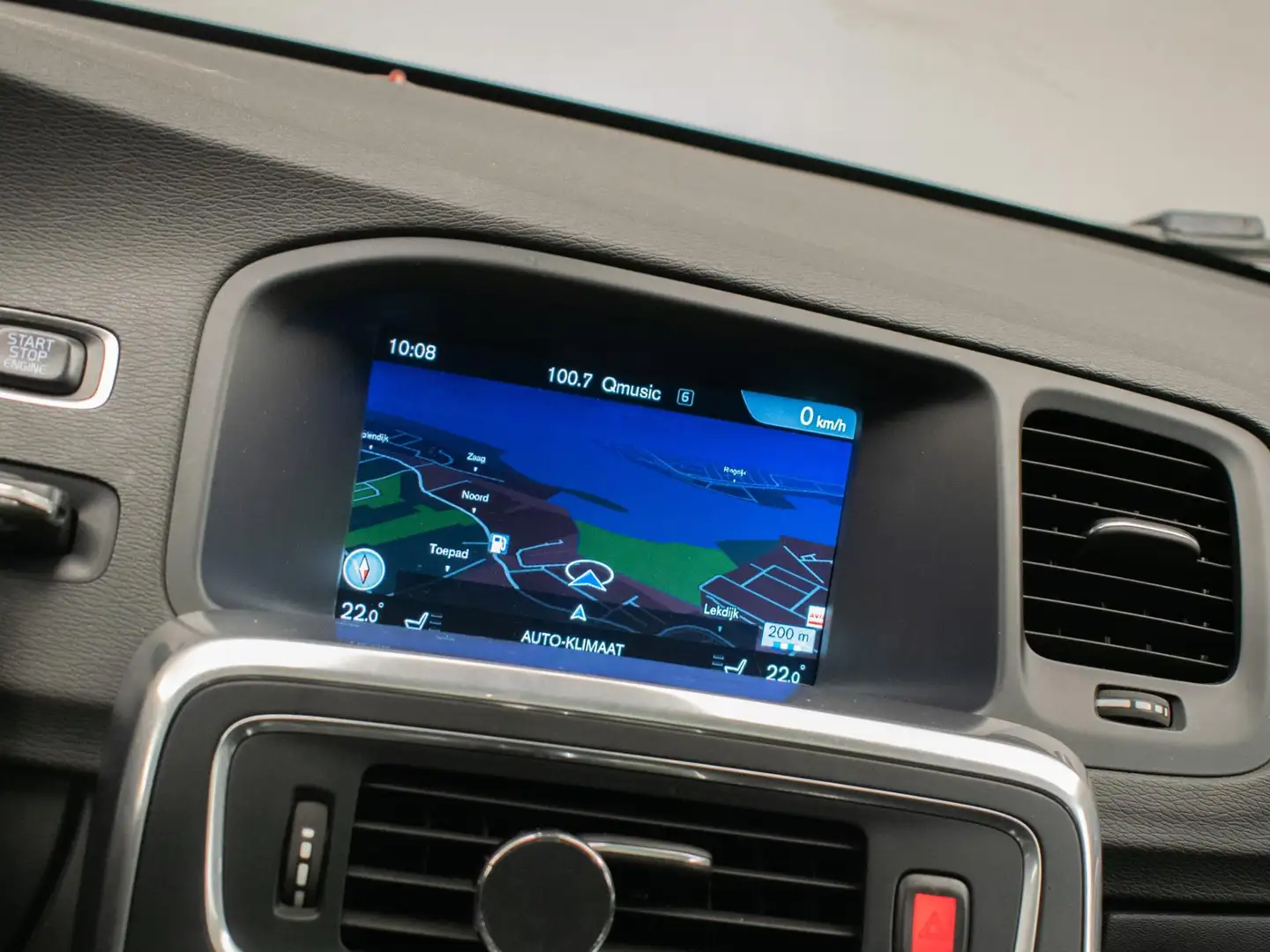 Volvo V60 2.4 D6 Twin Engine Summum Sport (NAVI,CAMERA,PDC,C Zwart - 2