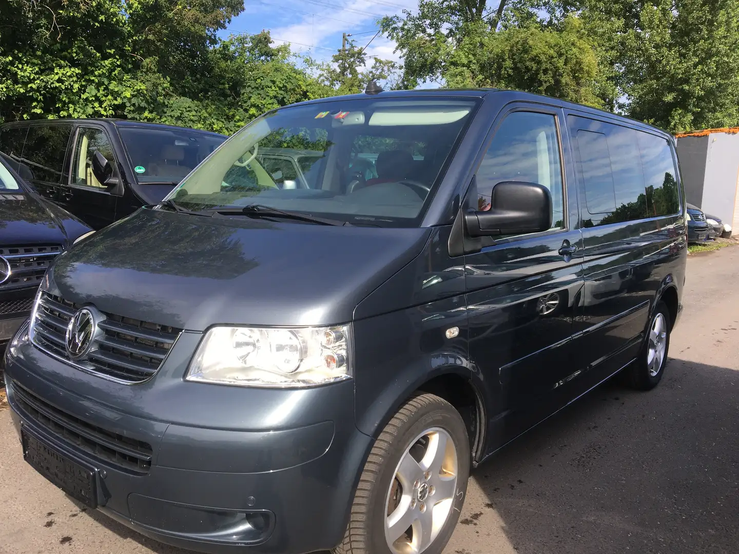 Volkswagen T5 Multivan 4Motion 131 PS KLIMA STANDHEIZUNG 17 ZOLL ALU Grau - 1