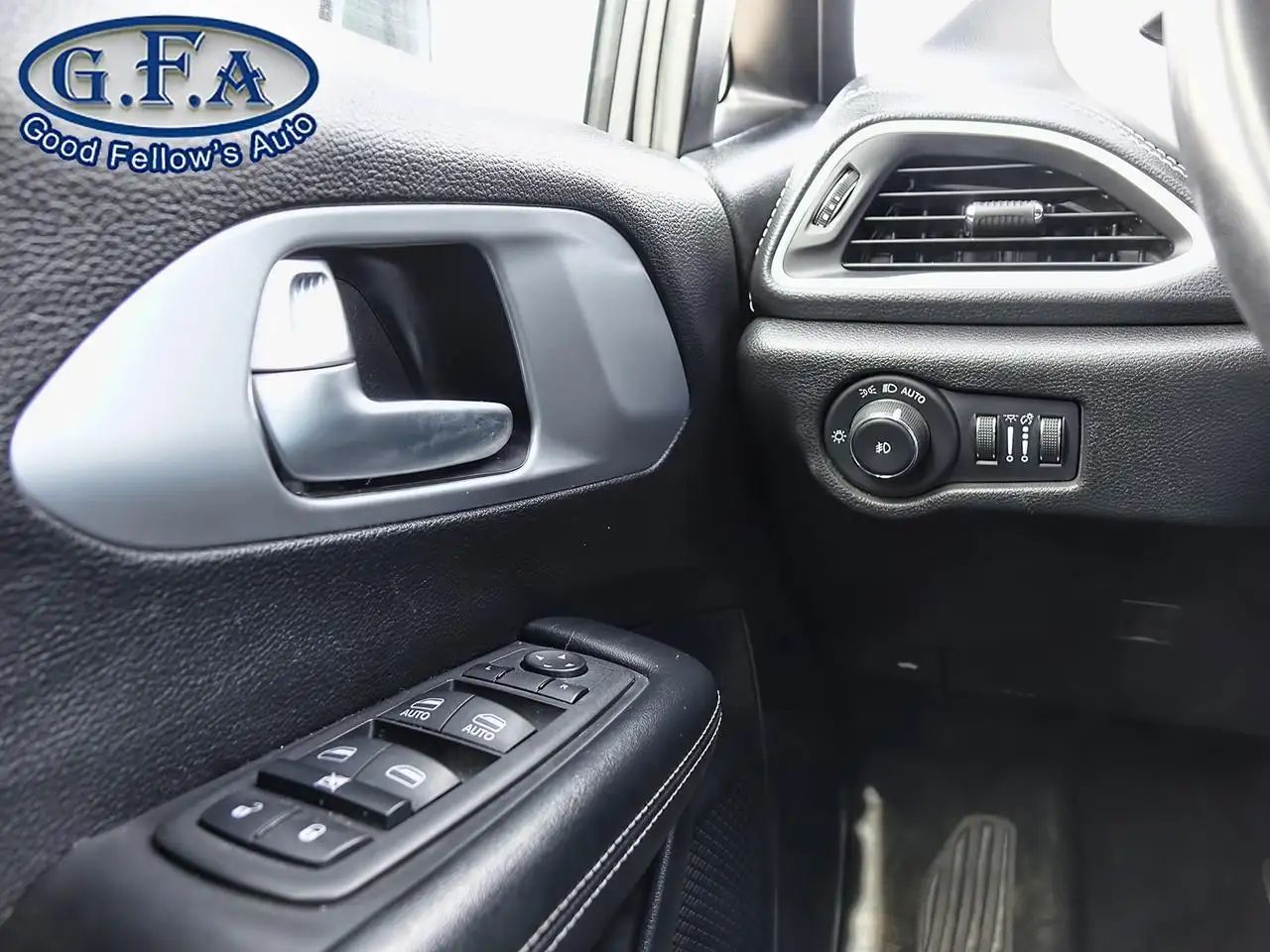 Chrysler Pacifica снимка Chrysler Pacifica