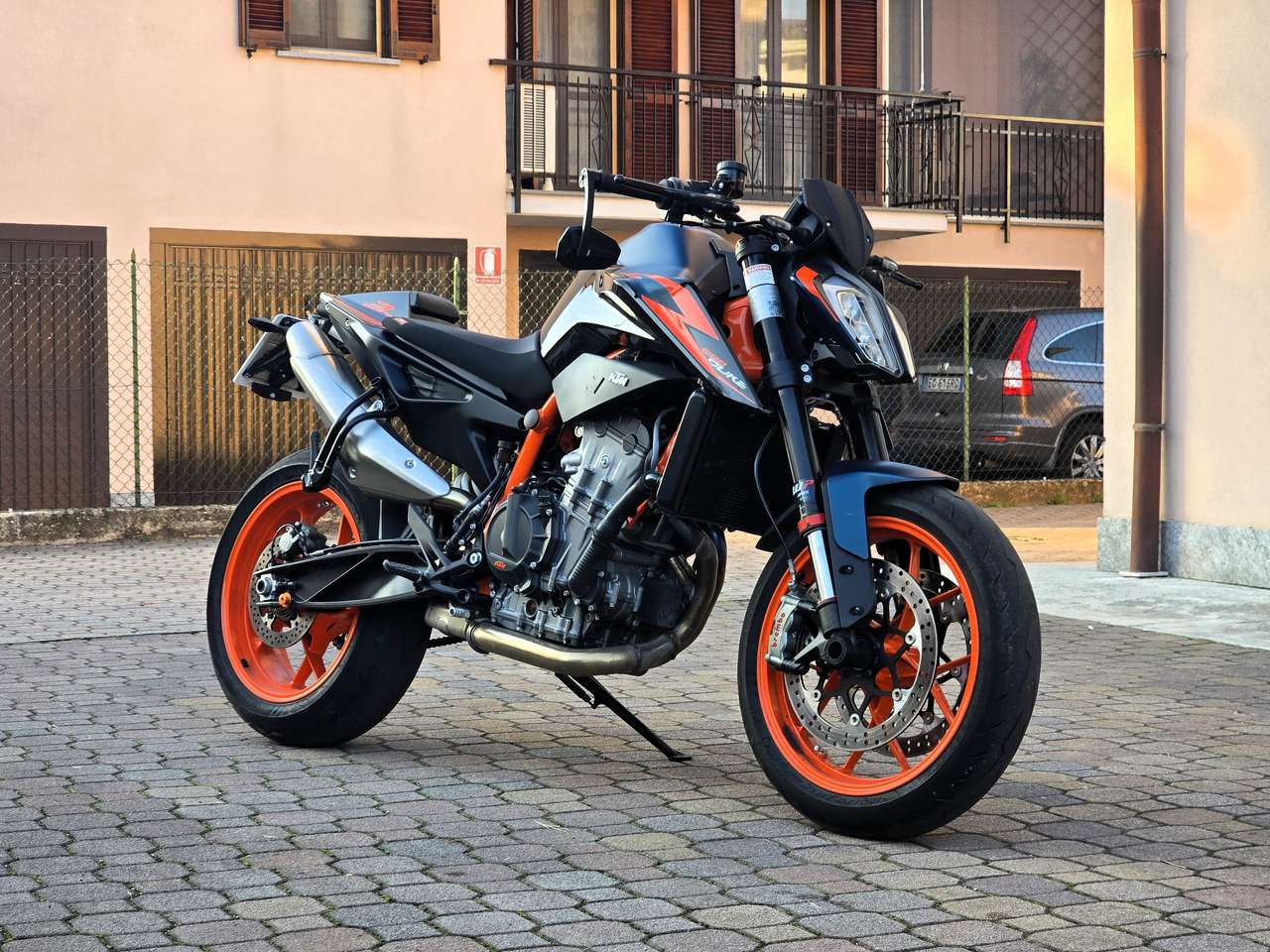KTM 890 Duke R