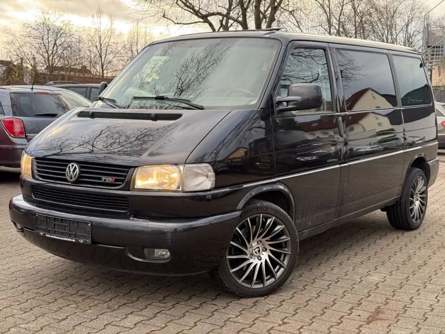Volkswagen T4 Caravelle 2.5 TDI*HINGUCKER*LEDER*SD*18-ZOLL* Negro - 1