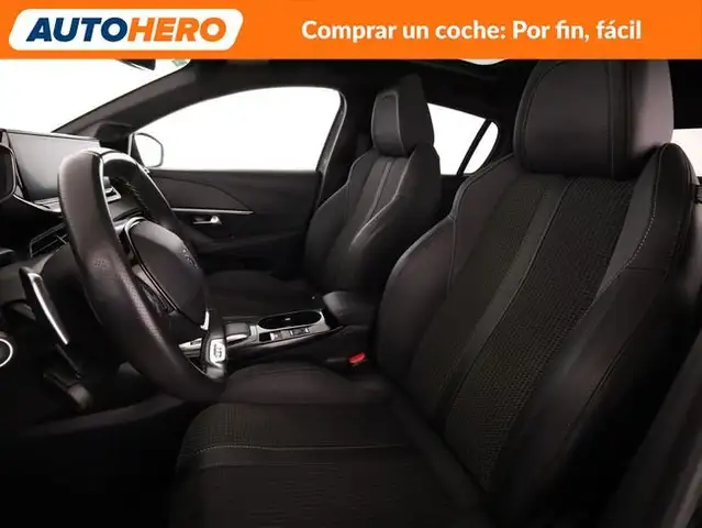 Peugeot 208 view 11