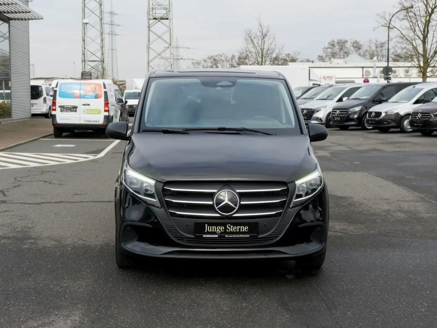 Mercedes-Benz Vito 124 CDI 4x4 Tourer PRO Lang Distronic AHK Schwarz - 2