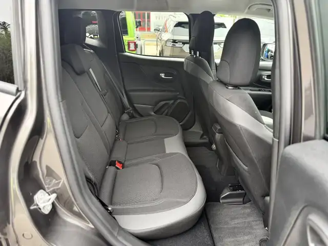 Jeep Renegade view 12
