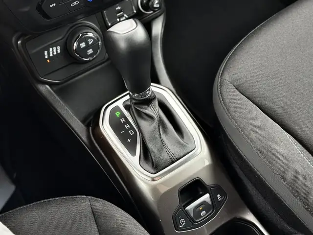 Jeep Renegade view 27