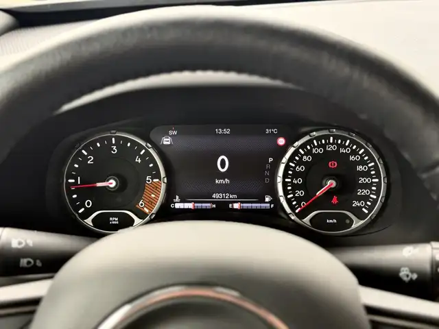 Jeep Renegade view 19
