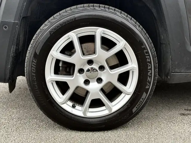 Jeep Renegade view 5