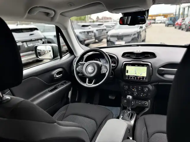 Jeep Renegade view 13