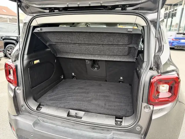 Jeep Renegade view 11