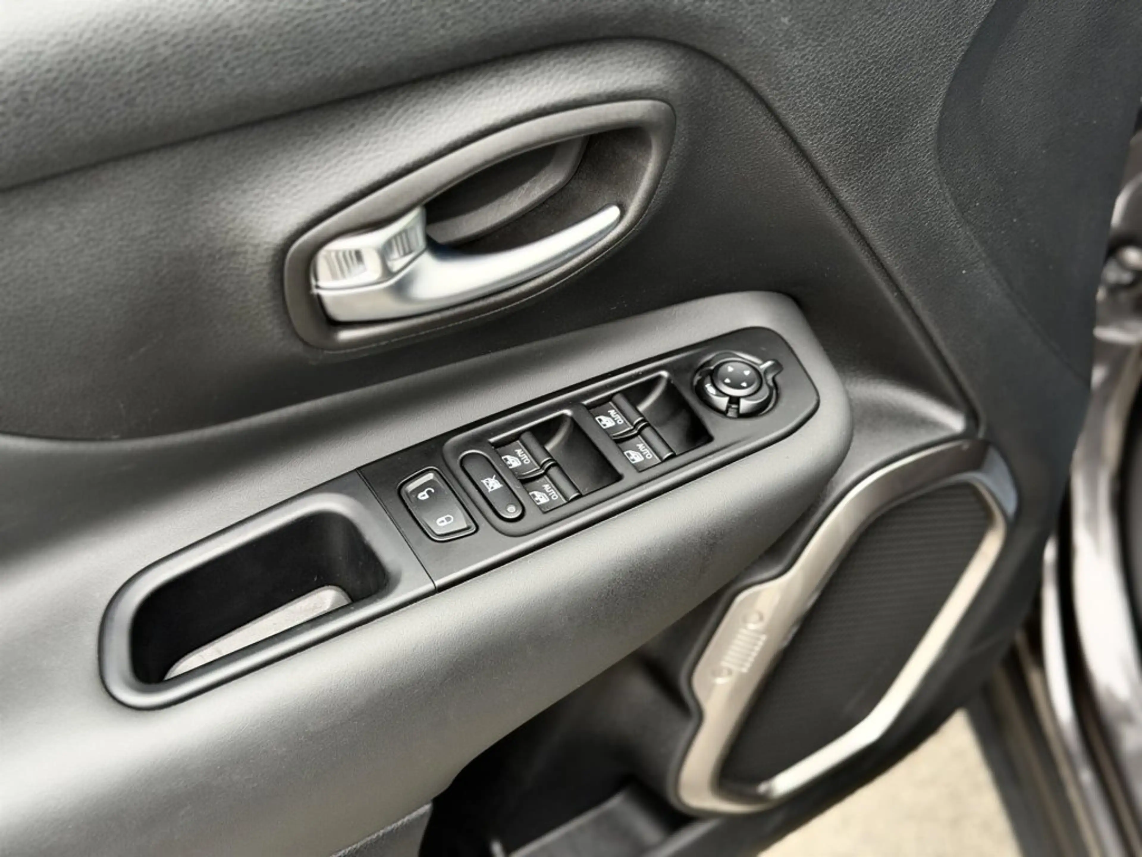 Jeep Renegade 2.0 Multijet 4x4 Limited Automatik — photo 15