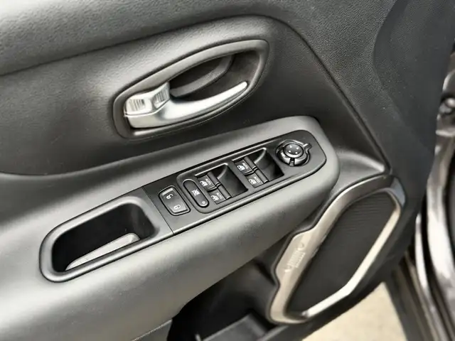 Jeep Renegade view 15