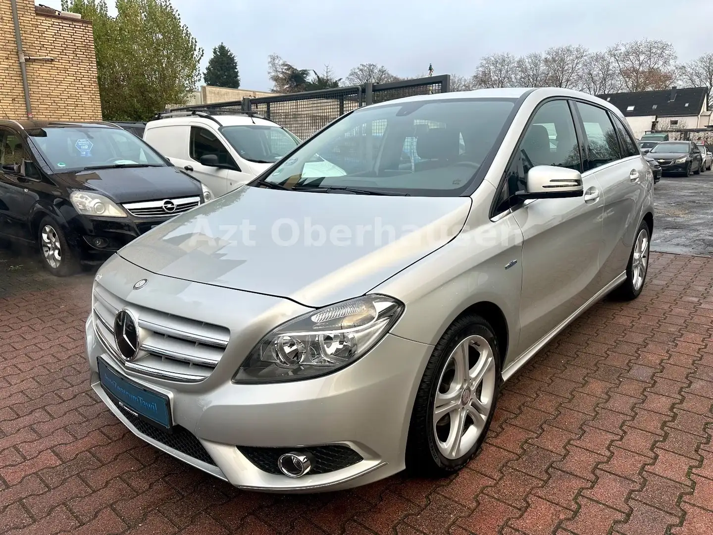 Mercedes-Benz B 180 *SCHECKHEFT VOLL BEI BENZ*TÜV NEU*NAVI* - 2