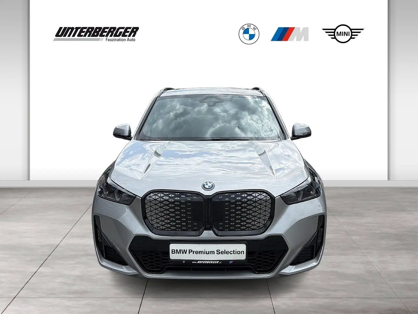 BMW iX1 eDrive20 M Sportpaket | M Sportpaket Pro Silber - 2