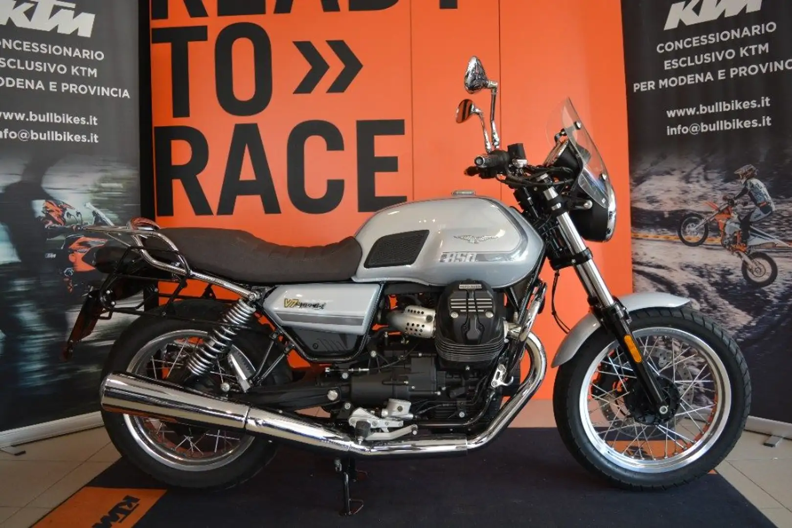 Moto Guzzi V7 850 SPECIAL Silber - 1