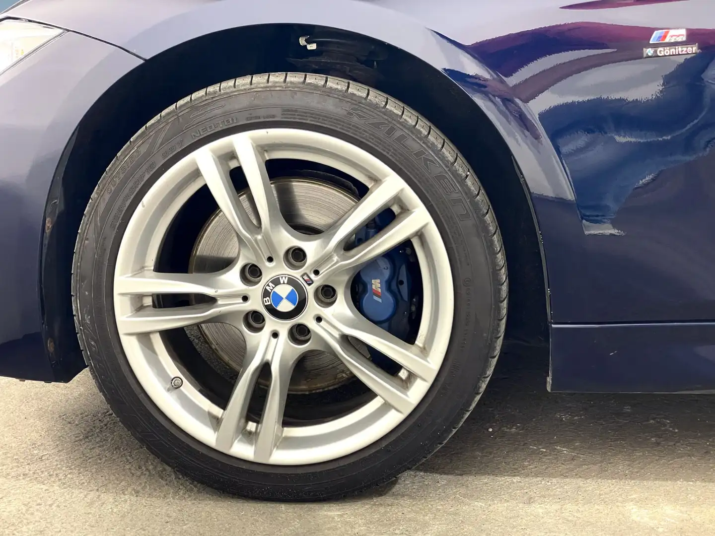 BMW 320 320d xDrive Touring Bleu - 2