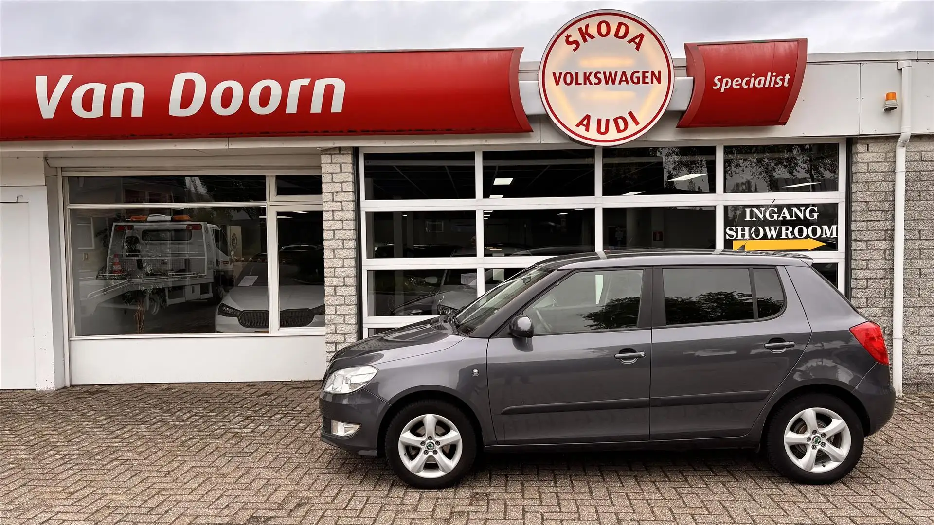Skoda Fabia 1.2 TSI 86pk Comfort Gris - 2