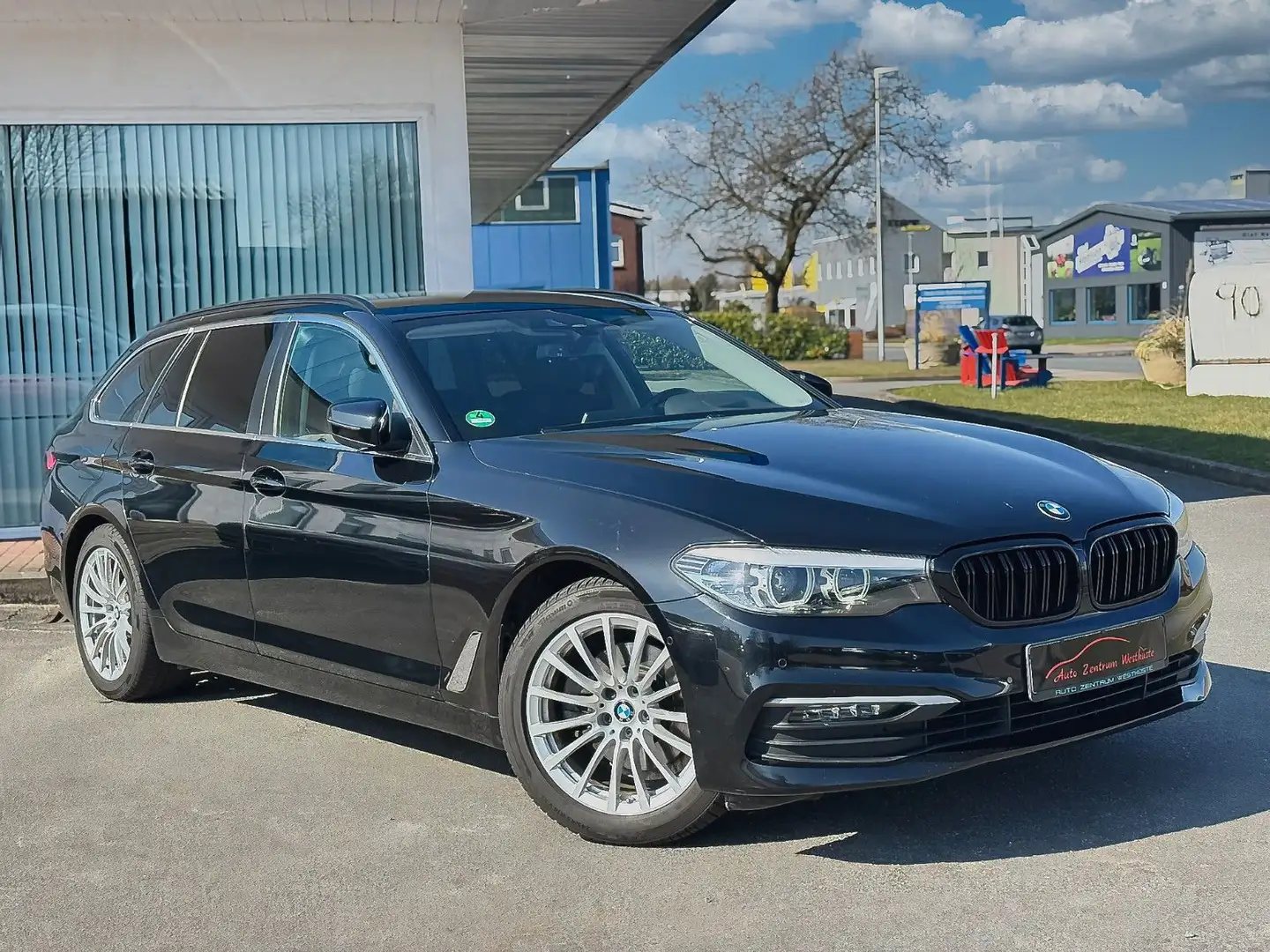 BMW 520 d Touring AHK HeadUP KAMERA NAVI LED Schwarz - 1