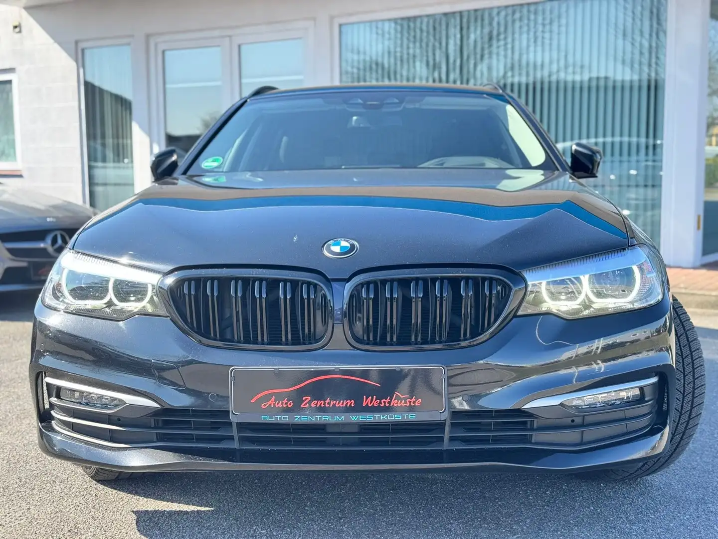 BMW 520 d Touring AHK HeadUP KAMERA NAVI LED Schwarz - 2