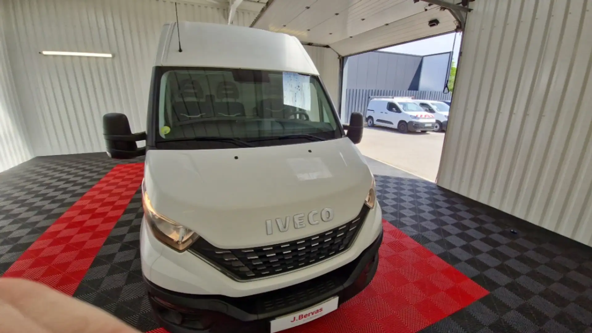 Iveco Daily FOURGON 35 s 14 sv11 h2 quad-leaf hi matic Blanc - 2