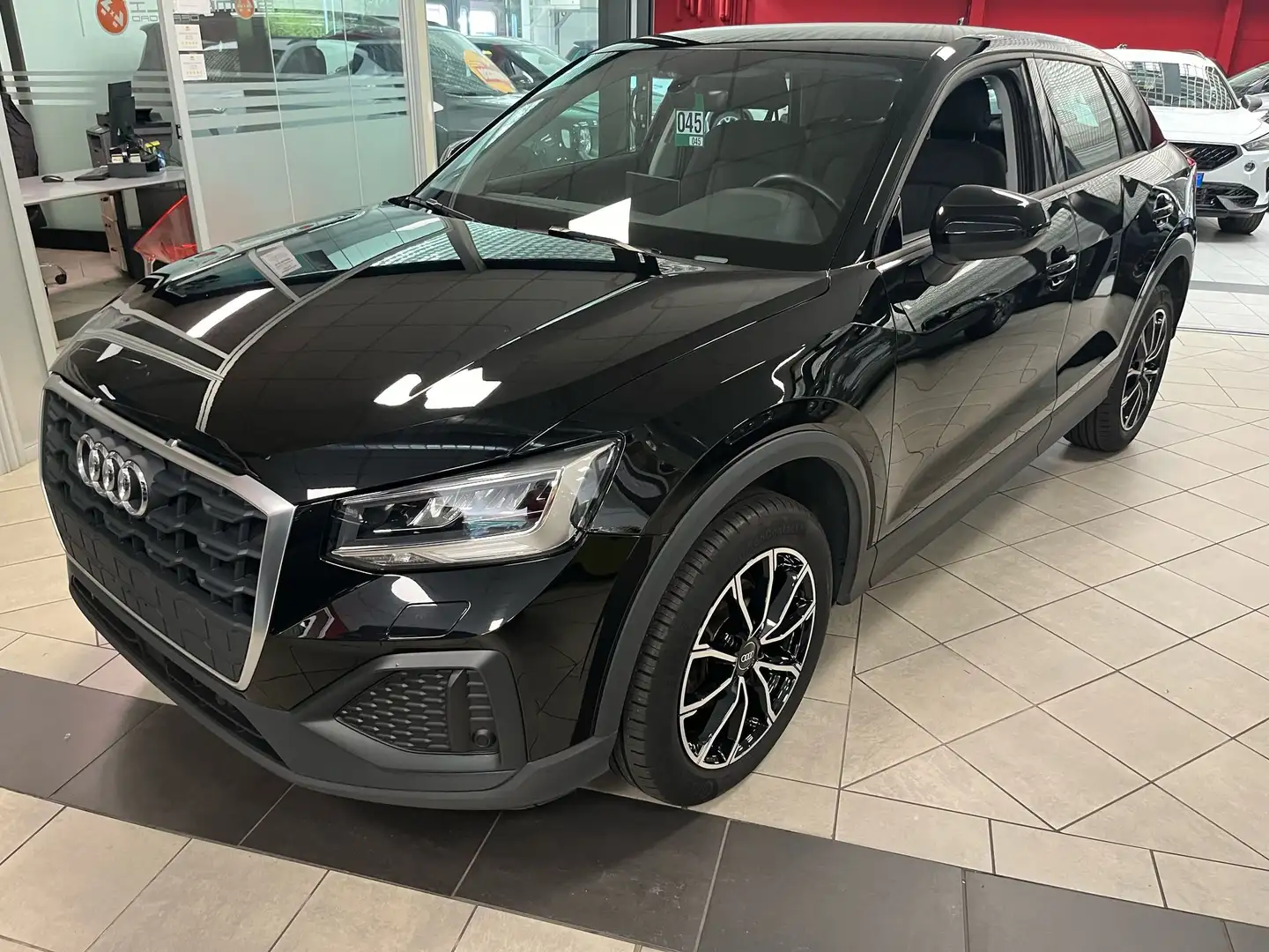 Audi Q2 35 1.5 tfsi Business s-tronic Schwarz - 1