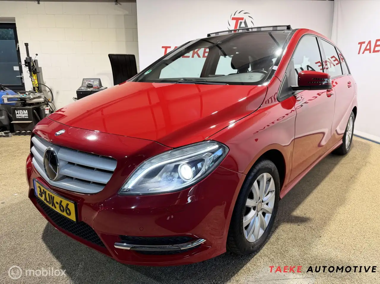 Mercedes-Benz B 180