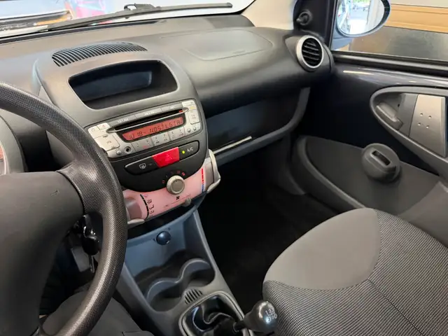 Peugeot 107 view 6