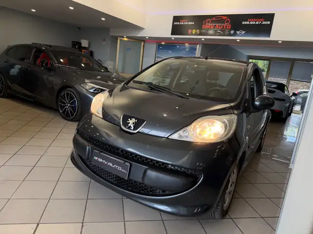 Peugeot 107 view 3