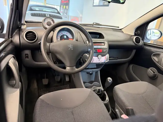 Peugeot 107 view 10