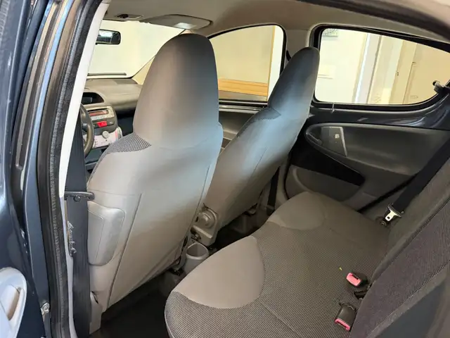 Peugeot 107 view 11